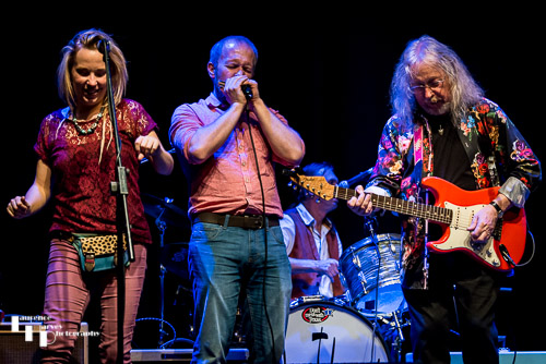 Dave Thomas on guitar, Gareth Tucker on harmonica & guest vocalist Jess (Thomas)