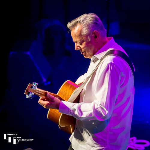 Tommy Emmanuel on guitar
