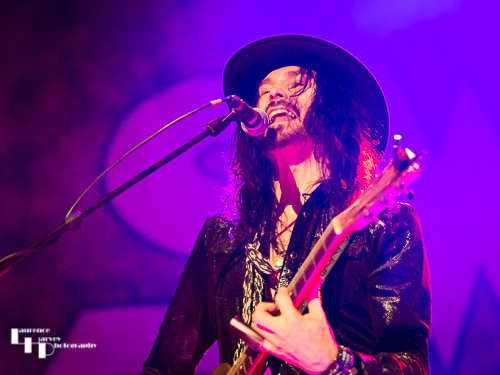 Troy Redfern on guitar & vocals