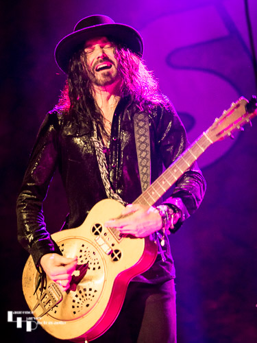 Troy Redfern on guitar & vocals