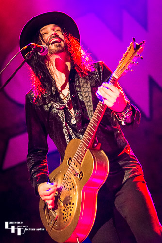 Troy Redfern on guitar & vocals
