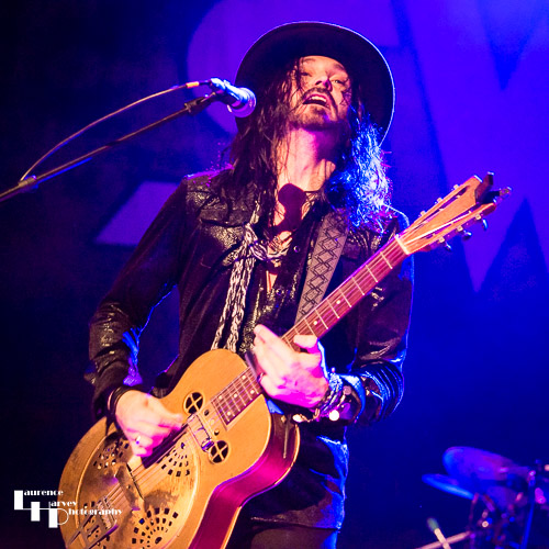 Troy Redfern on guitar & vocals
