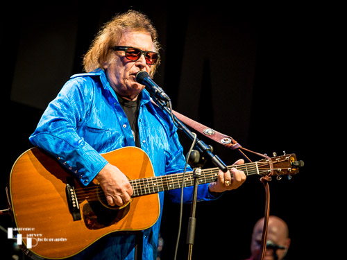 Don McLean on vocals & guitar