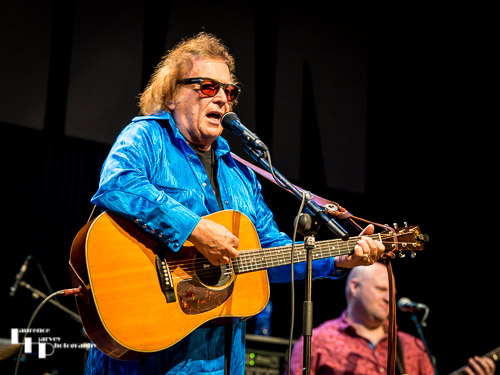 Don McLean on vocals & guitar
