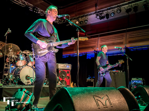 Hugh Cornwell on vocals & guitar, Pat Hughes on bass