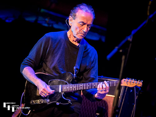 Hugh Cornwell on vocals & guitar
