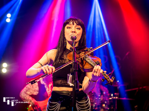 Grace Bond on vocals