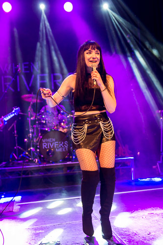 Grace Bond on vocals