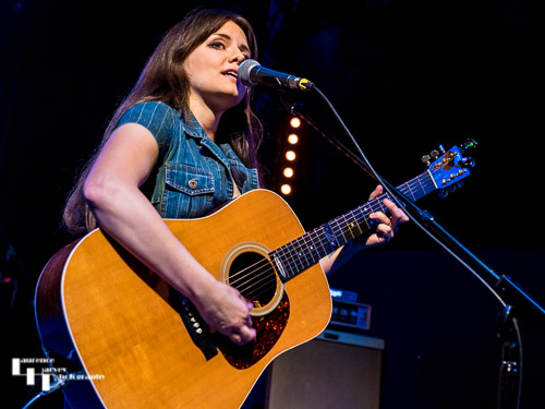 Arielle on vocals & guitar