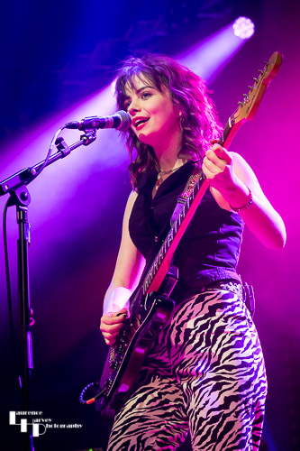 Mollie McGinn on vocals & guitar