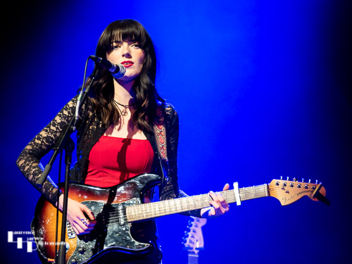 Orlaith Forsythe on vocals & guitar