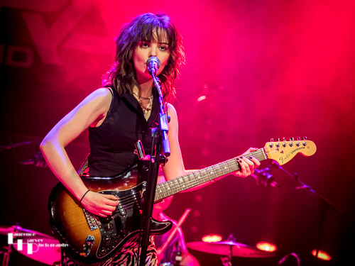 Mollie McGinn on vocals & guitar