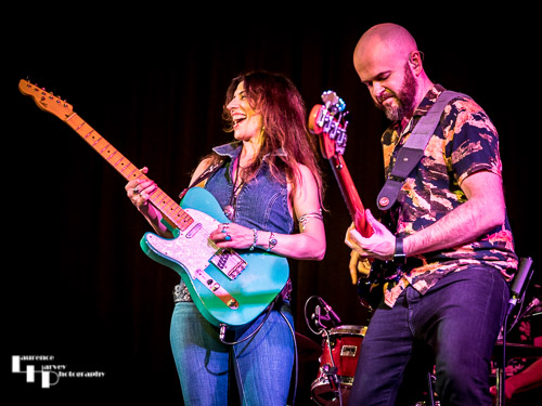 Susan Santos on guitar & vocals, Ash on bass