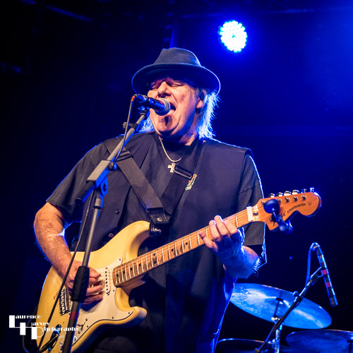 Walter Trout on vocals & guitar