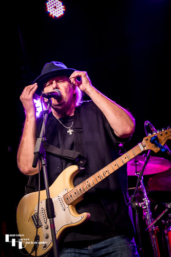 Walter Trout on vocals & guitar