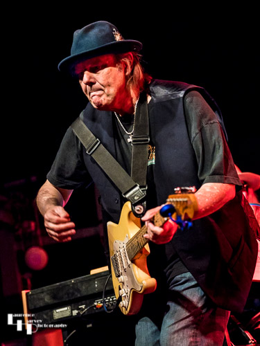Walter Trout on vocals & guitar