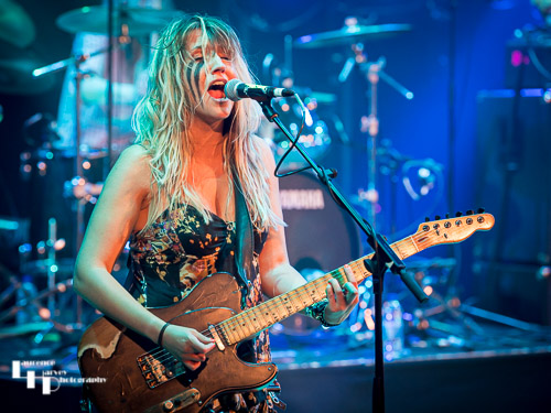 MuddiBrooke: 'Brooke' Harriet McDonnell on vocals & guitar