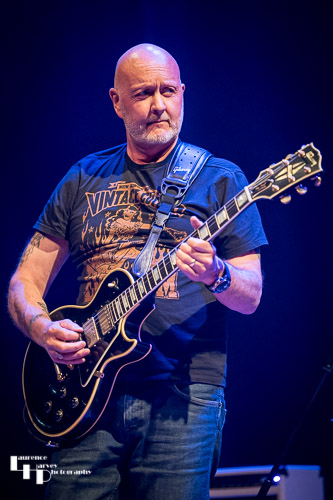 Steve Tansley on guitar
