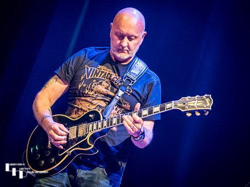 Steve Tansley on guitar