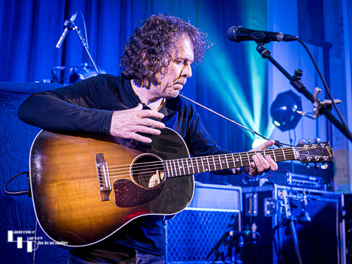 Ady Johnson on vocals & guitar