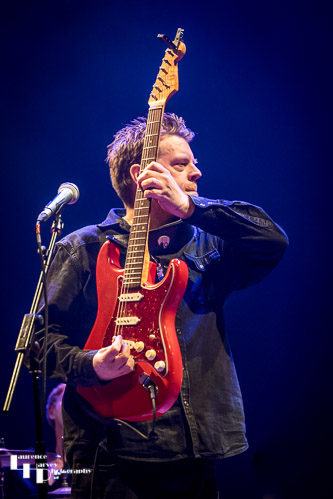 Danny Bryant on vocals & guitar