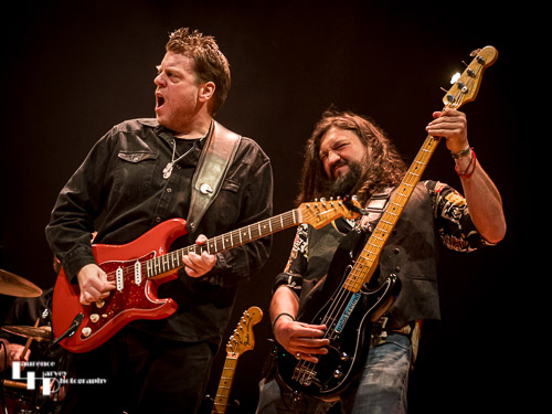 Danny Bryant on vocals & guitar, Artjom Feldtser on bass