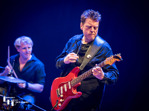 Danny Bryant on vocals & guitar