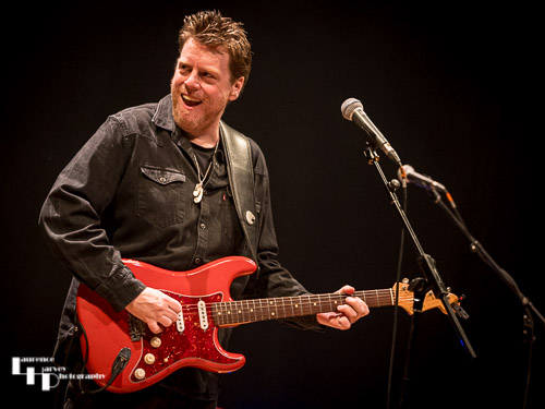 Danny Bryant on vocals & guitar