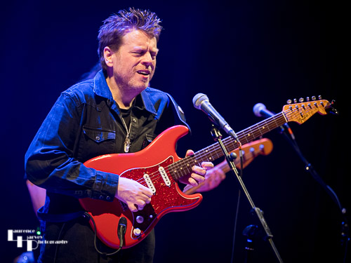 Danny Bryant on vocals & guitar