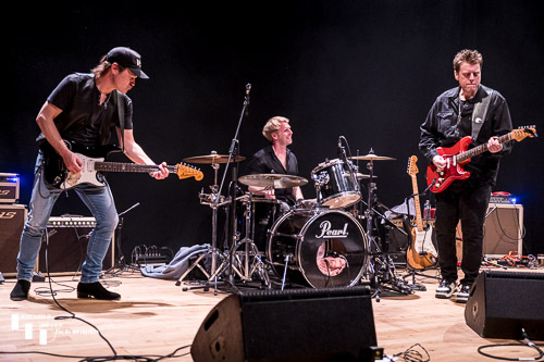 Danny Bryant & Marc Raner on guitar, Alex Hinz on drums