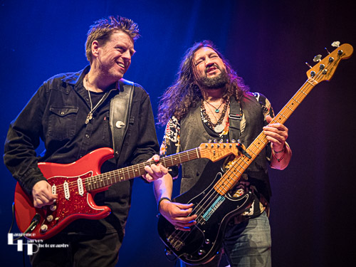 Danny Bryant on vocals & guitar, Artjom Feldtser on bass