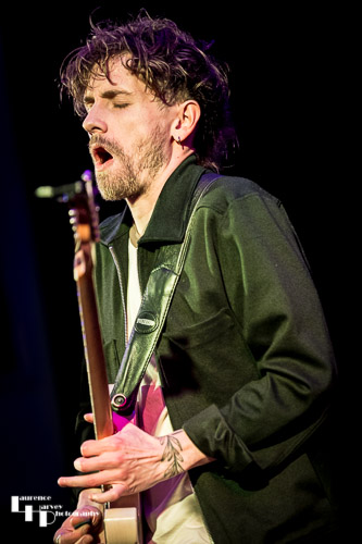 Félix Rabin on guitar & vocals