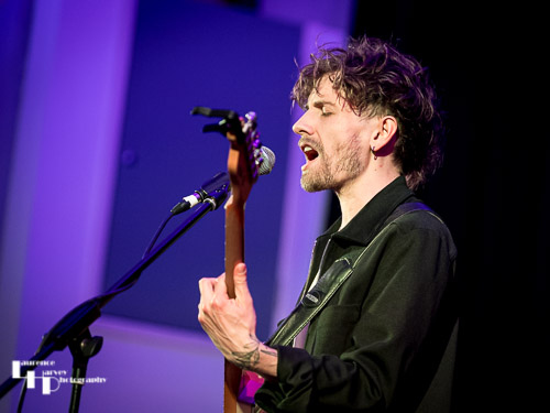 Félix Rabin on guitar & vocals