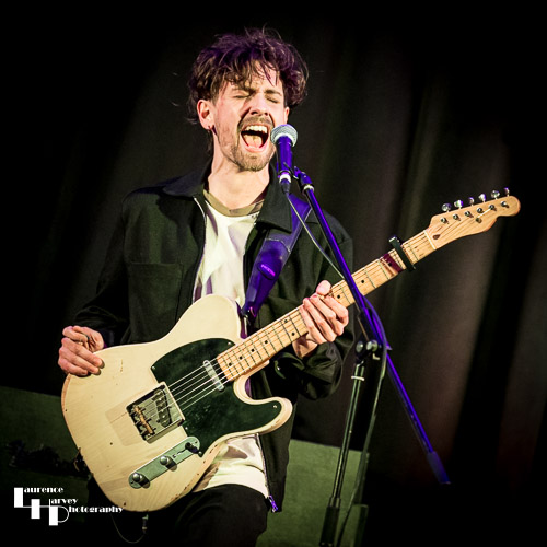 Félix Rabin on guitar & vocals