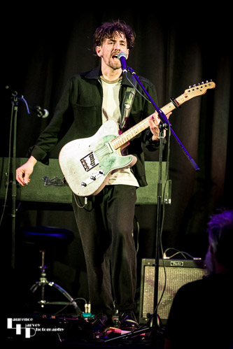Félix Rabin on guitar & vocals