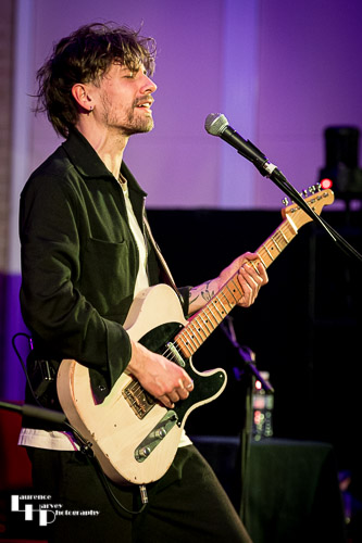 Félix Rabin on guitar & vocals