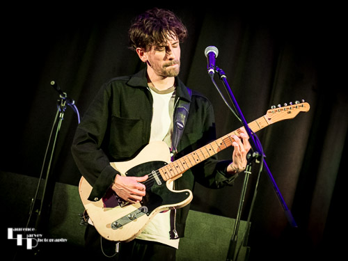 Félix Rabin on guitar & vocals