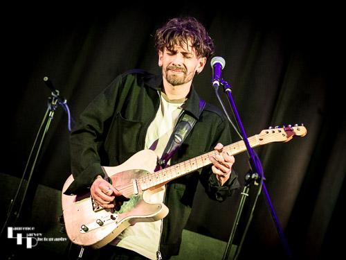 Félix Rabin on guitar & vocals