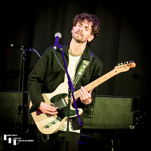 Félix Rabin on guitar & vocals