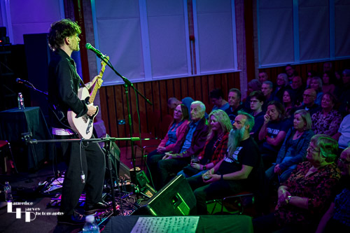 Félix Rabin on guitar & vocals