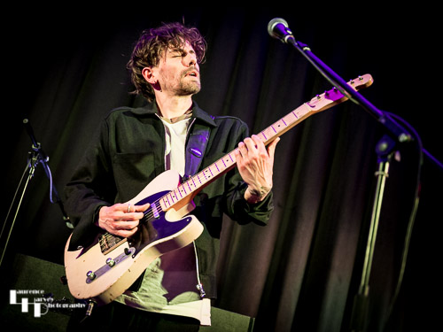 Félix Rabin on guitar & vocals