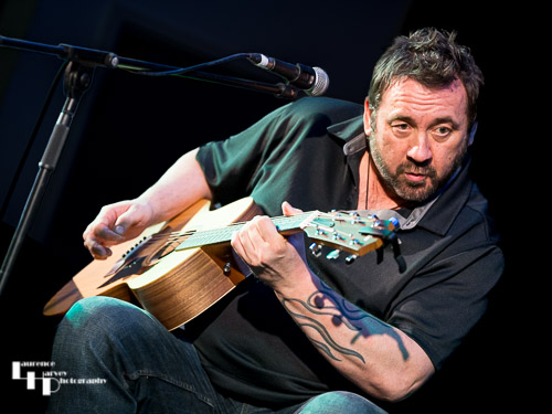 Alan Nimmo on guitar & vocals