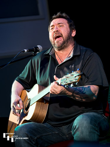 Alan Nimmo on guitar & vocals