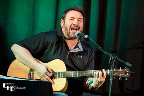 Alan Nimmo on guitar & vocals