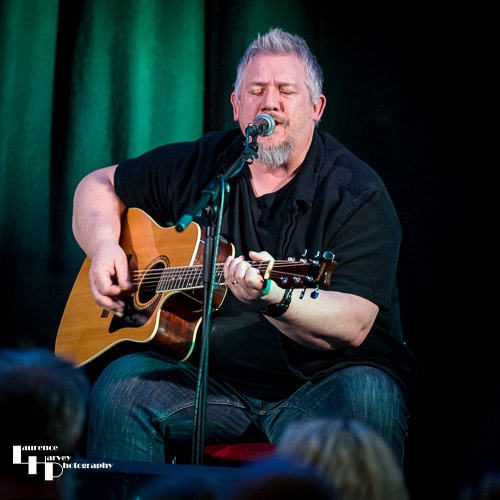 Stevie Nimmo on guitar & vocals