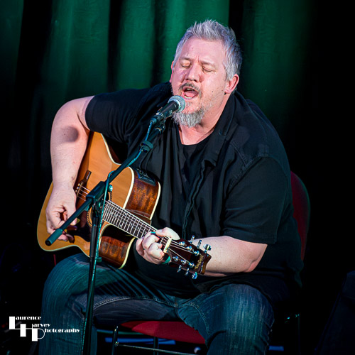 Stevie Nimmo on guitar & vocals