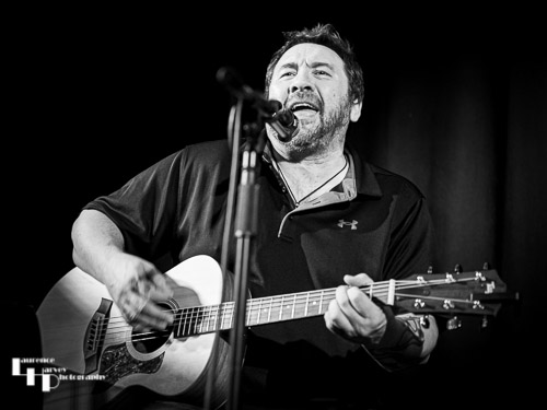 Alan Nimmo on guitar & vocals