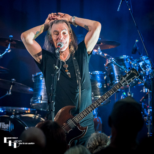 Justin Sullivan on vocals & guitar