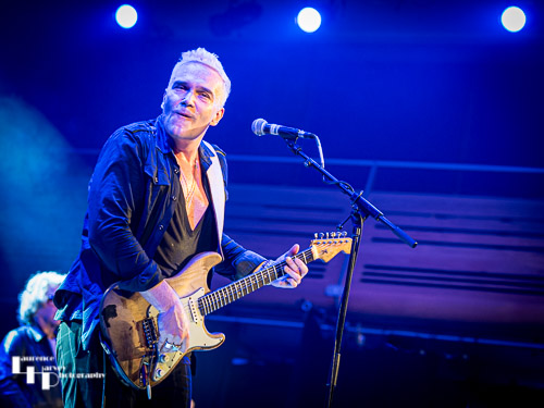 Philip Sayce on vocals & guitar