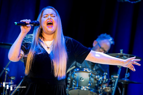Jo Harman on vocals